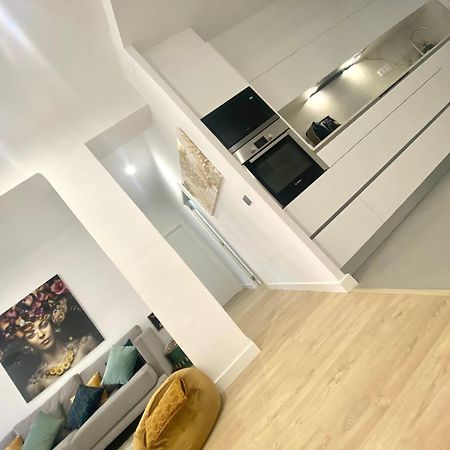 Barcelona Chic Apartments- Free Parking - 10 Min From Bcn City Centre By Metro Kültér fotó