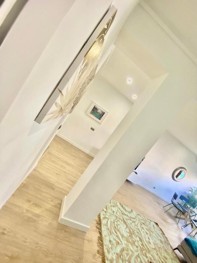 Barcelona Chic Apartments- Free Parking - 10 Min From Bcn City Centre By Metro Kültér fotó