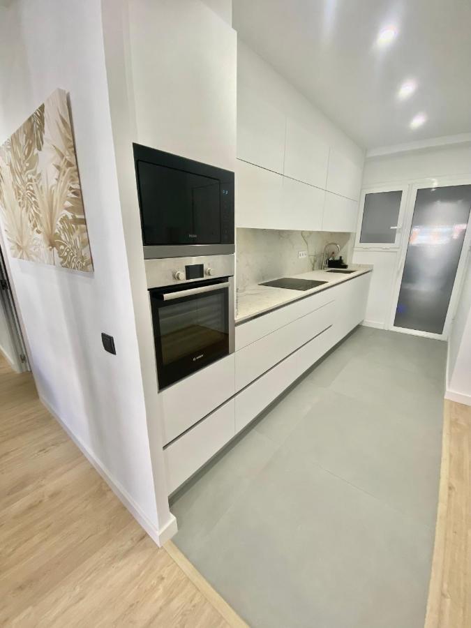 Barcelona Chic Apartments- Free Parking - 10 Min From Bcn City Centre By Metro Kültér fotó