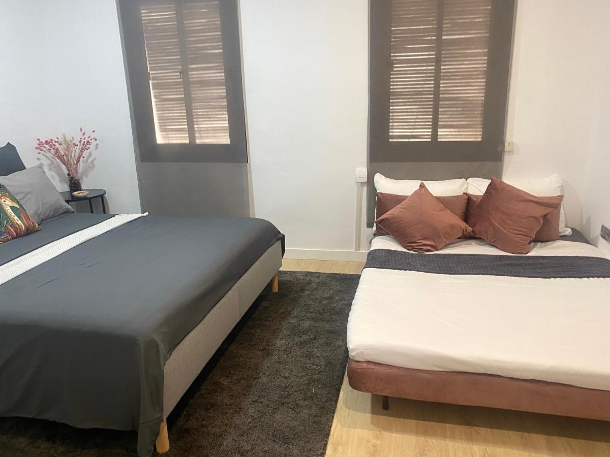 Barcelona Chic Apartments- Free Parking - 10 Min From Bcn City Centre By Metro Kültér fotó