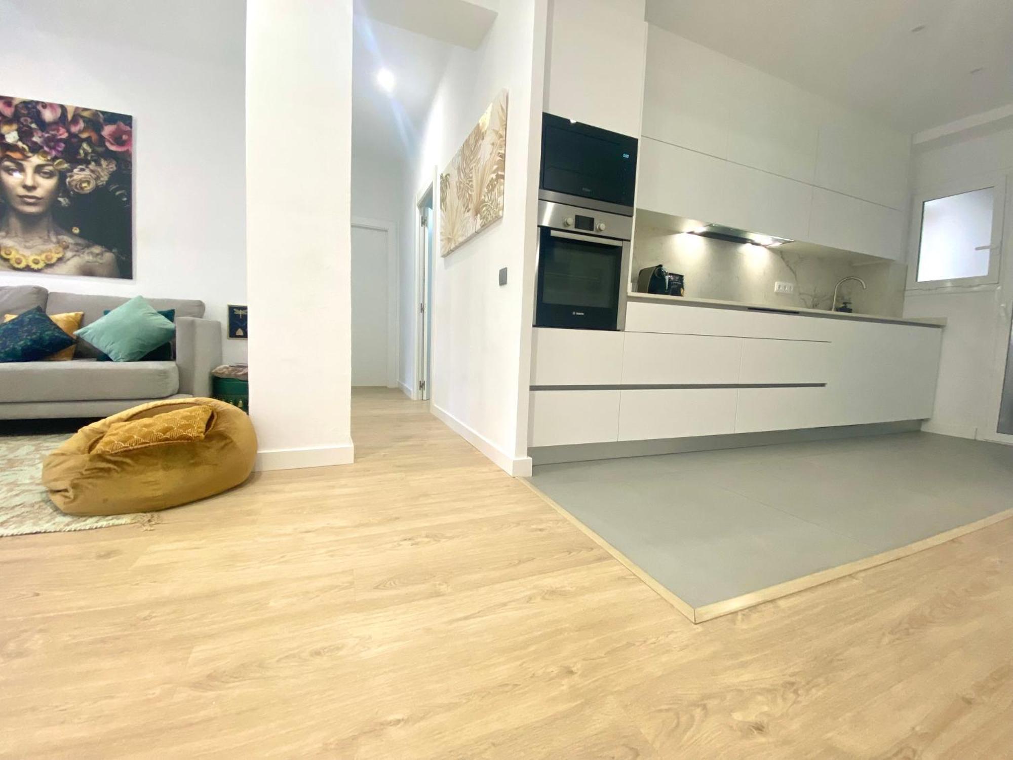 Barcelona Chic Apartments- Free Parking - 10 Min From Bcn City Centre By Metro Kültér fotó